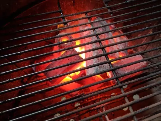 Sử dụng than trấu làm than nướng không khói nâng tầm hương vị nướng của bạn!